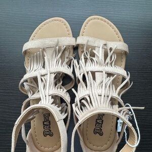 Brash Women's Beige Fringe Sandals